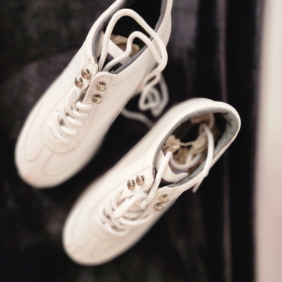 Guess Sport Classic White Sneakers - Picture 3 of 5